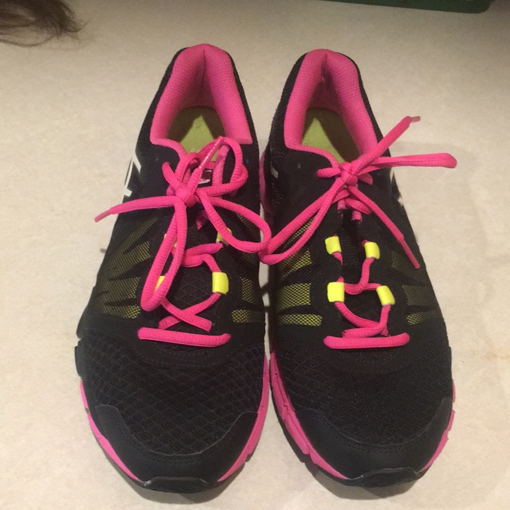 Women’s asic shoes worn for about an hour size 8